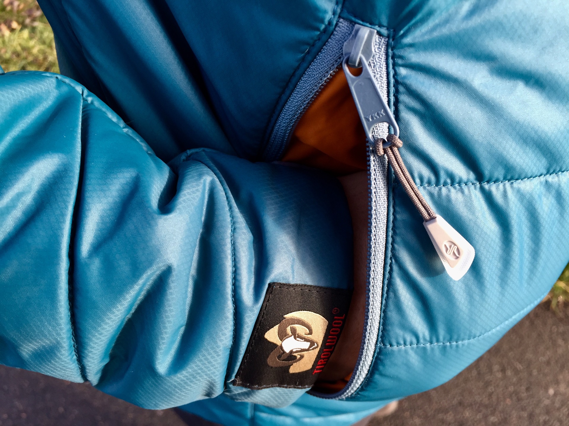 Boční zateplená kapsa na bundě Sir Joseph Spike Hooded.