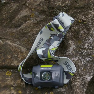 Čelovka Sencor SLL 55 GREY je malá a celkem nenápadná.