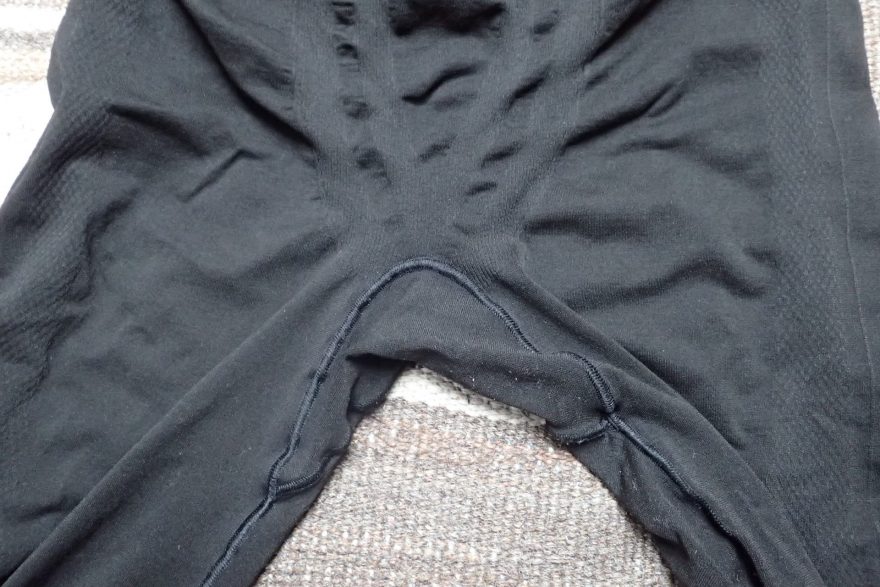 Detail rozkroku spodních kalhot HELLY HANSEN LIFA Seamless.