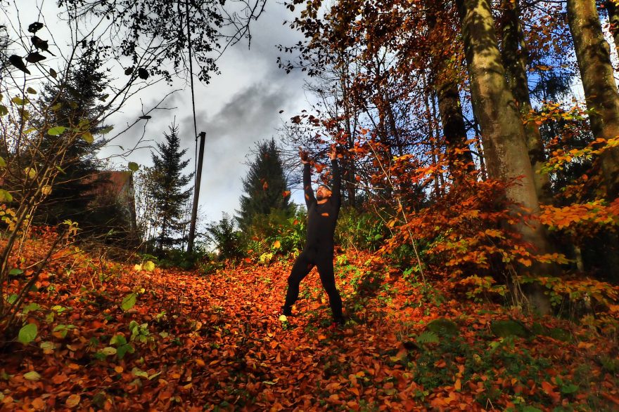 Pozdrav zapadajícímu slunci ve spodním prádle HELLY HANSEN LIFA Seamless.