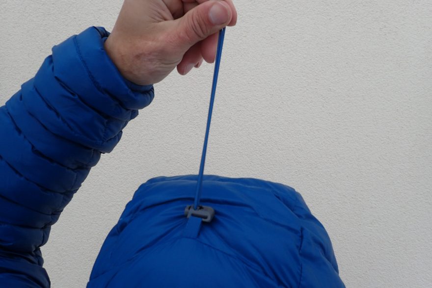 Stahování kapuce bundy PINGUIN Glimmer Hoody.