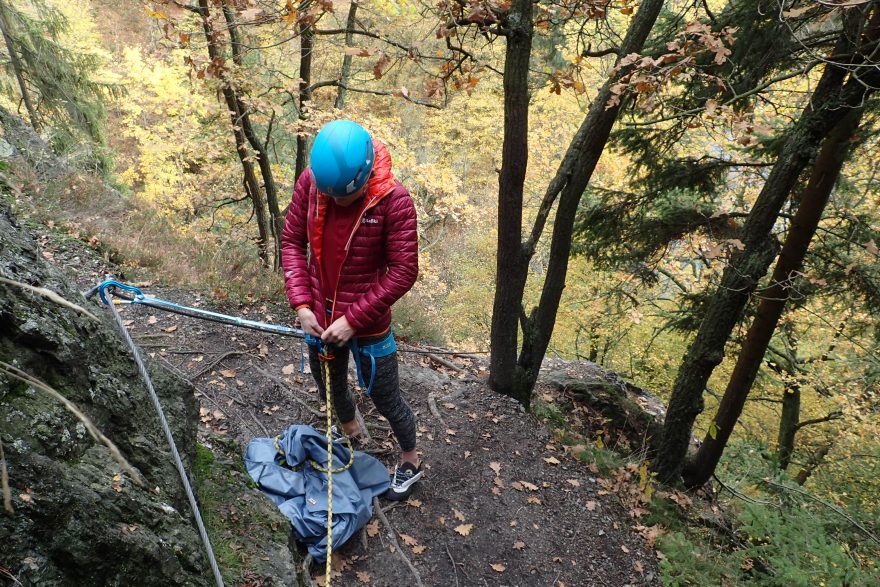 Dámská verze bundy Rafiki MEG II.