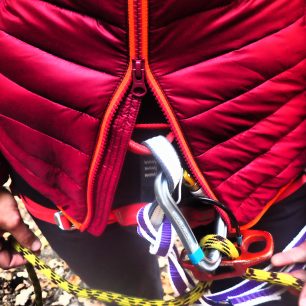 Detail zipu dámské verze bundy Rafiki MEG II.