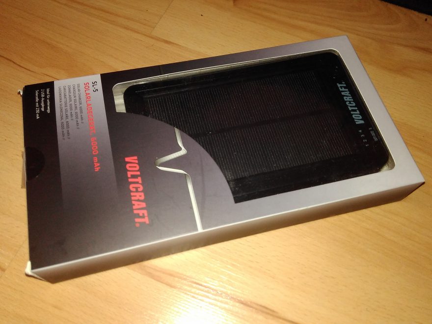 Prodejní balení nabíječky.