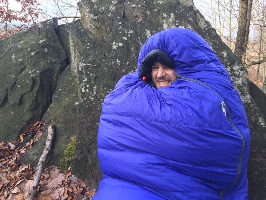 Kde je to vnitřní táhlo zipu u spacáku Warmpeace Solitaire 500?