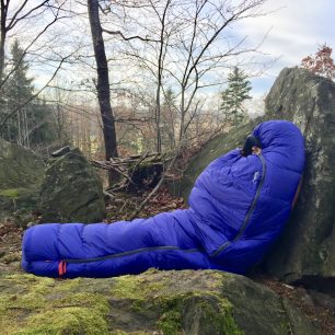 Radost pohledět ze spacáku Warmpeace Solitaire 500.