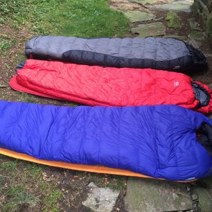 Stažená kapuce spacáku Warmpeace Solitaire 500.