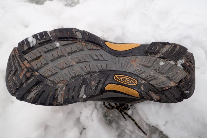 Celkový pohled na podrážku KEEN Revel III M.