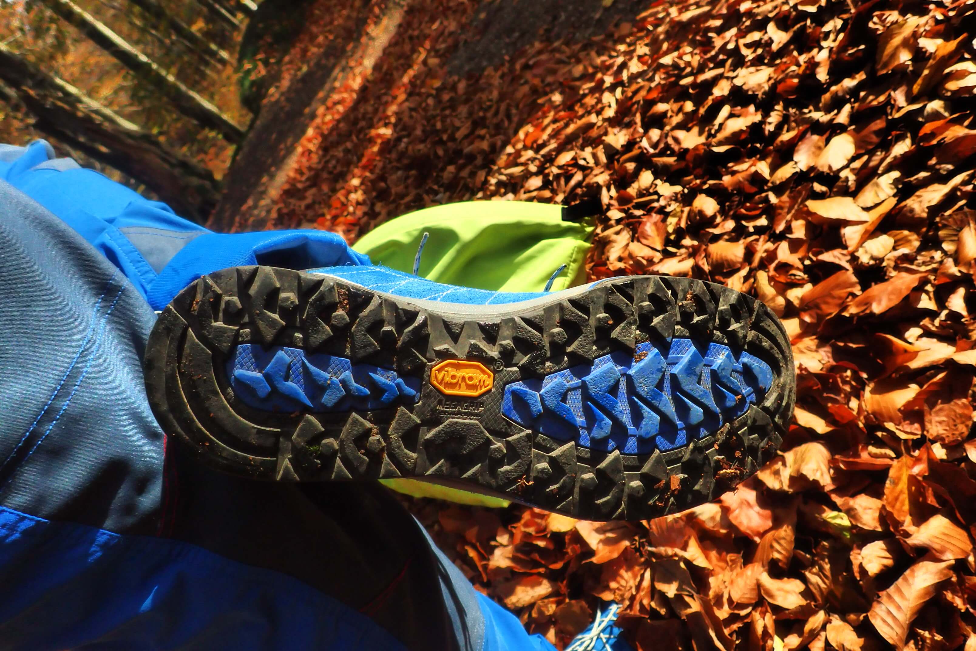 Detail podrážky VIBRAM MEGAGRIP u bot Asolo Nucleon GV.