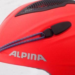 Detail uchycení čelovky na helmě Alpina SNOWTOUR.