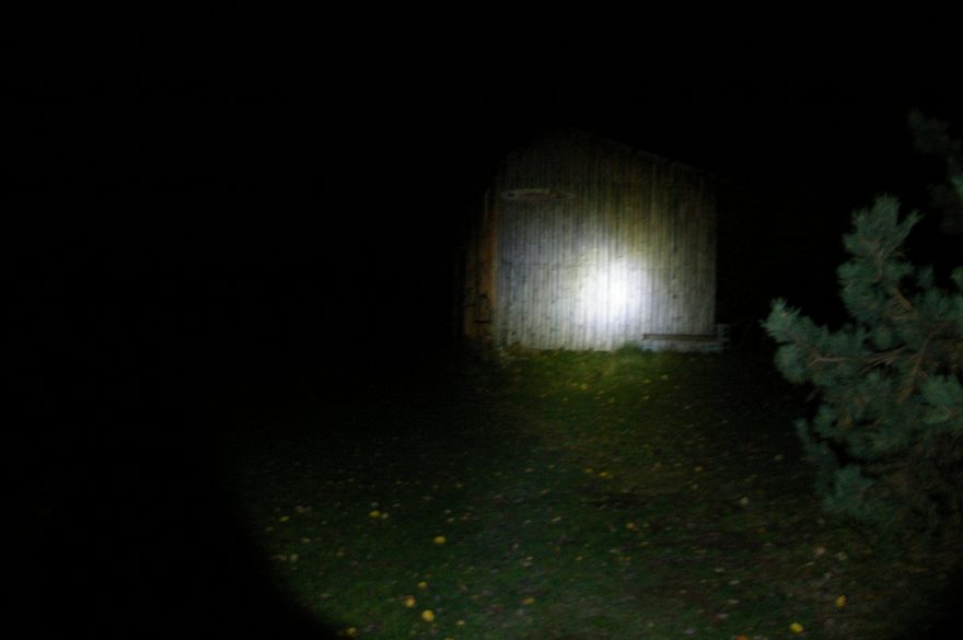 Na dostatečnou vzdálenost rozpoznáte překážku.