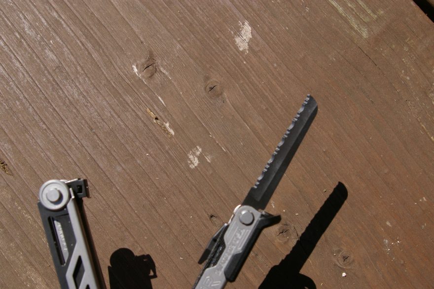 Ostrá pilka Gerber Center Drive v jedné rukojeti.