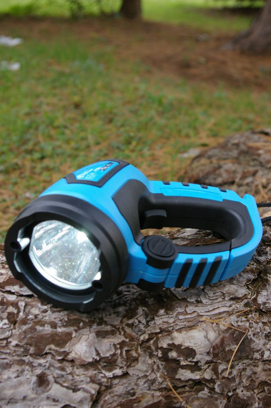 Světlo je dostatečné i ve dne do tmavých míst.