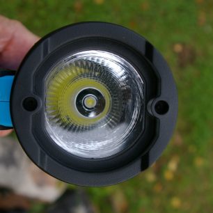 Zdroj světla tvoří jedna LED dioda.