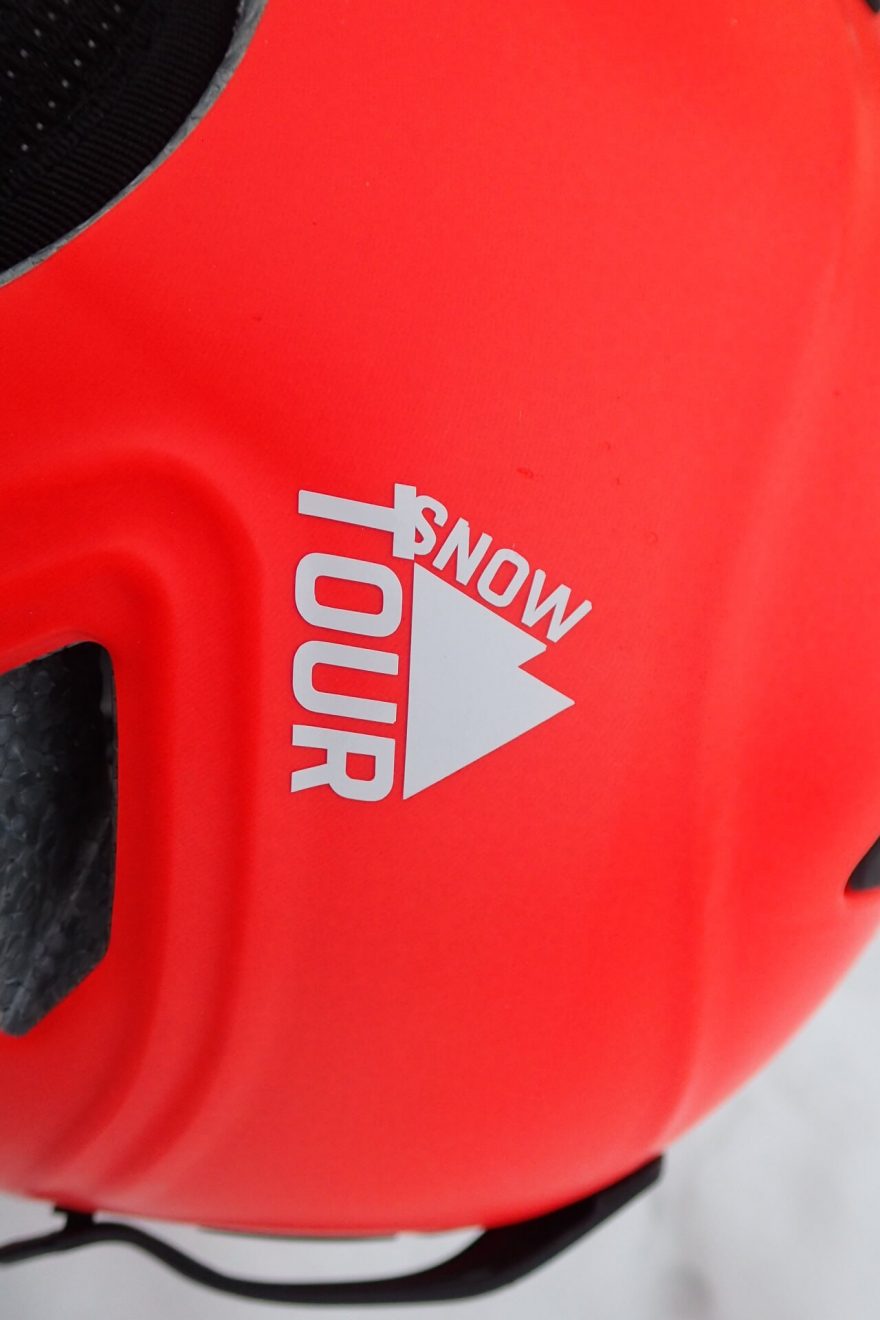 Grafika na helmě Alpina SNOWTOUR.