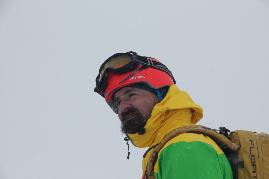 Helma Alpina SNOWTOUR byla testována při skialpových sjezdech i výstupech.