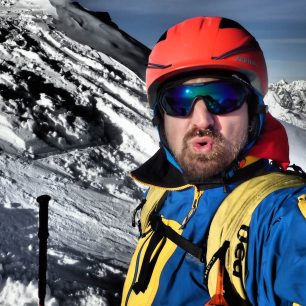 Přituhuje a proto mám nasazenou i vnitřní čepičku Alpina.