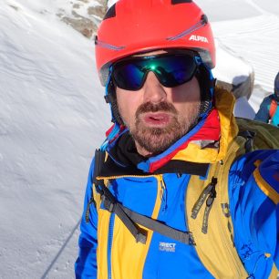 Testování helmy během skialpového výstupu. Stubai. Pociťovaná teplota - 25 C.