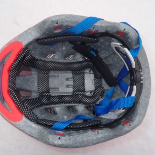 Vnitřní polstrování helmy Alpina SNOWTOUR je antibakteriální.