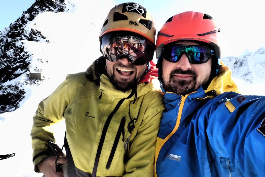 K helmě Alpina SNOWTOUR se hodí i Alpina minimalistické lyžařské brýle S-Way.