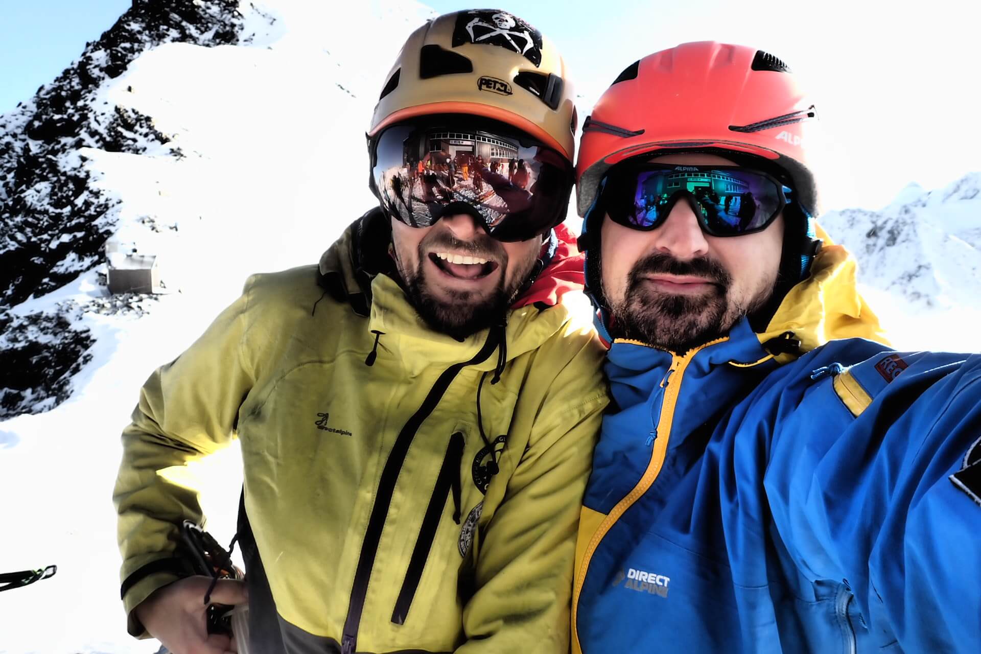 K helmě Alpina SNOWTOUR se hodí i Alpina minimalistické lyžařské brýle S-Way.