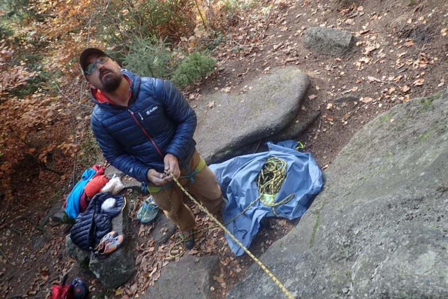 Nasazení lanotašky NORA ve skalách.