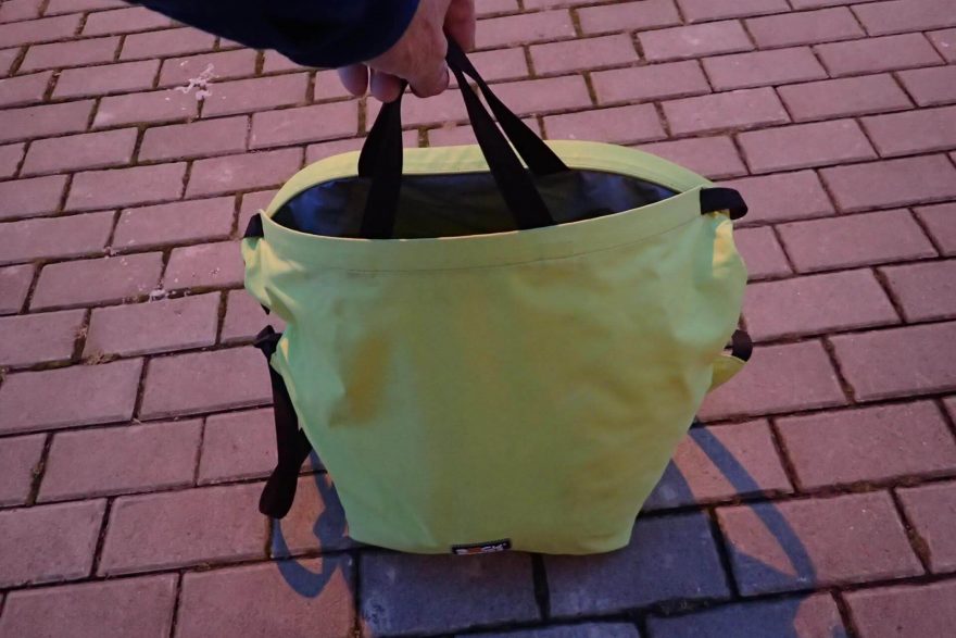 Pro krátké přenášení NORY je též možnou použít popruhová madla.