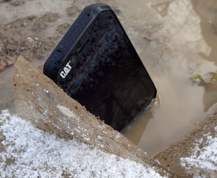 Výdrž mobilního telefonu CAT S41 nebyla ovlivněna ani mrazivými podmínkami.