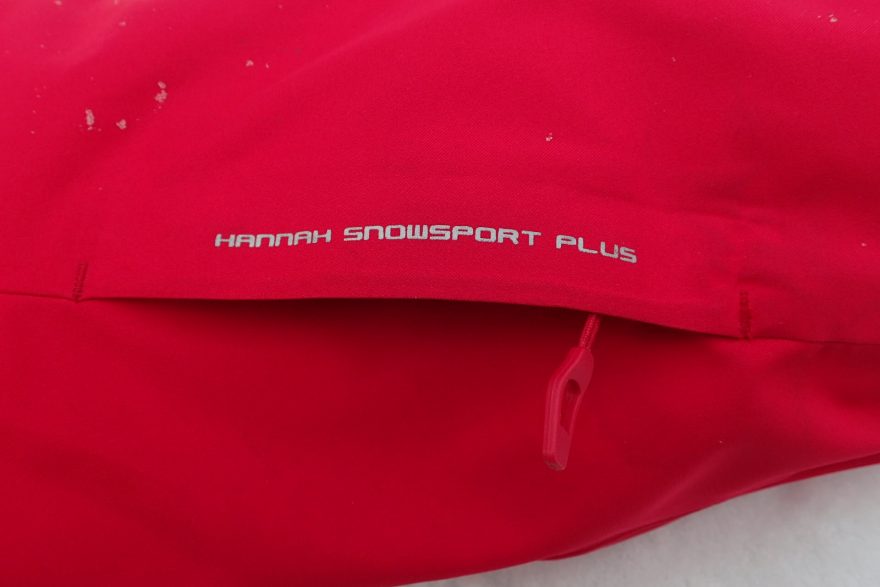 Detail kapsy na skipas HANNAH Goetz.