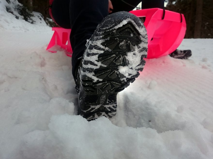 Boty KEEN Hoodoo III Lace Up W zvládly i sjezd na saních z Brádlerových bud.