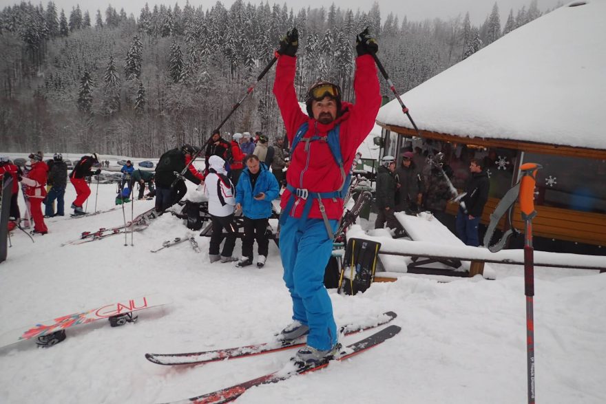 Materiál Climatic Element Stretch je elastický a dovoluje i takový rozsah.