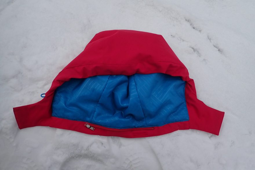 Oddělitelná kapuce bundy HANNAH Goetz.