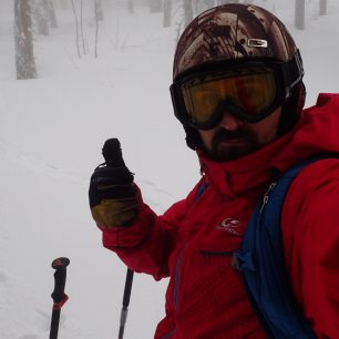 Testování bundy HANNAH Goetz i při jízdě ve volném terénu.
