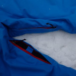 Ventilace na vnitřní straně stehen u kalhot HANNAH Park.