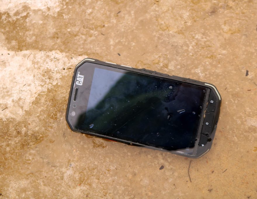 CAT S31 fungoval i po dvouhodinové lázni ve slanné mořské vodě