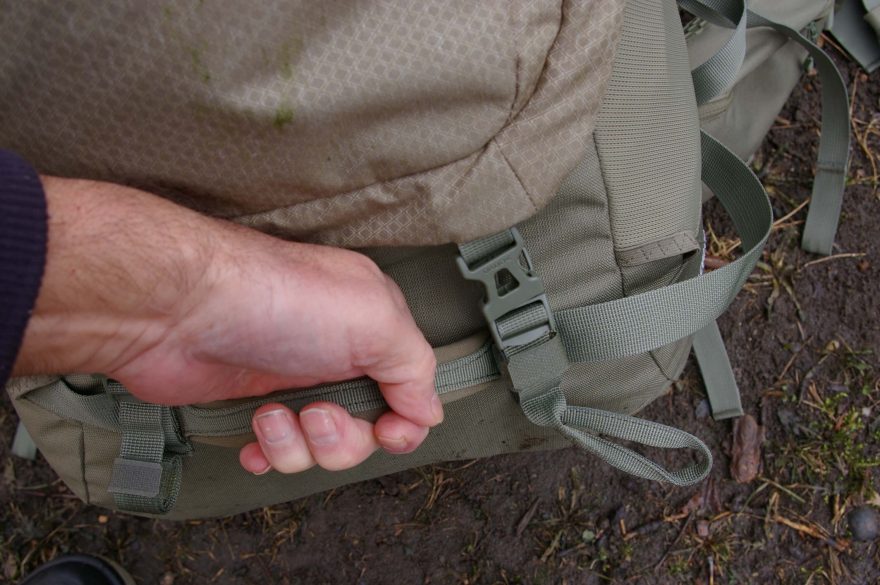 Dolní madlo pro snadný transport