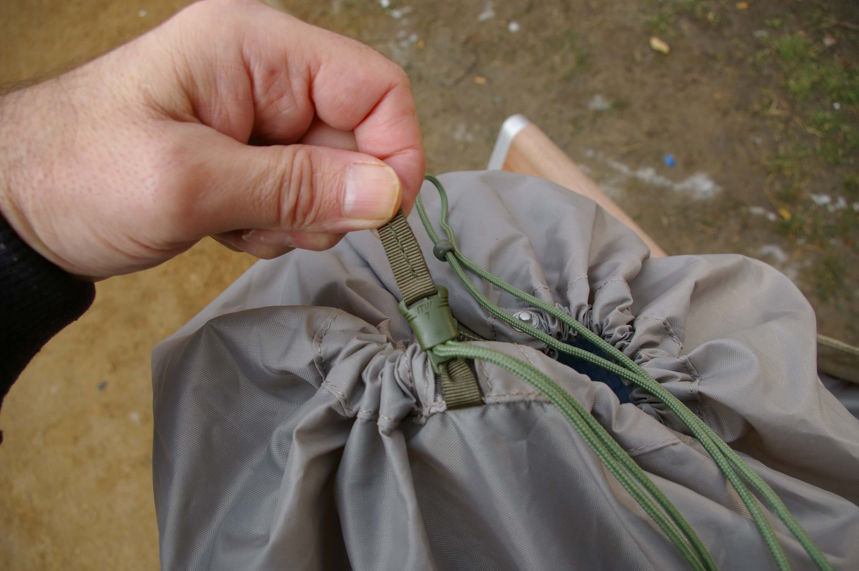 Stahovací systém šňůrek