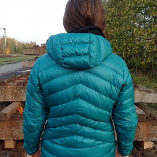 Celkový pohled na záda bundy HH ODIN VEOR DOWN JACKET.