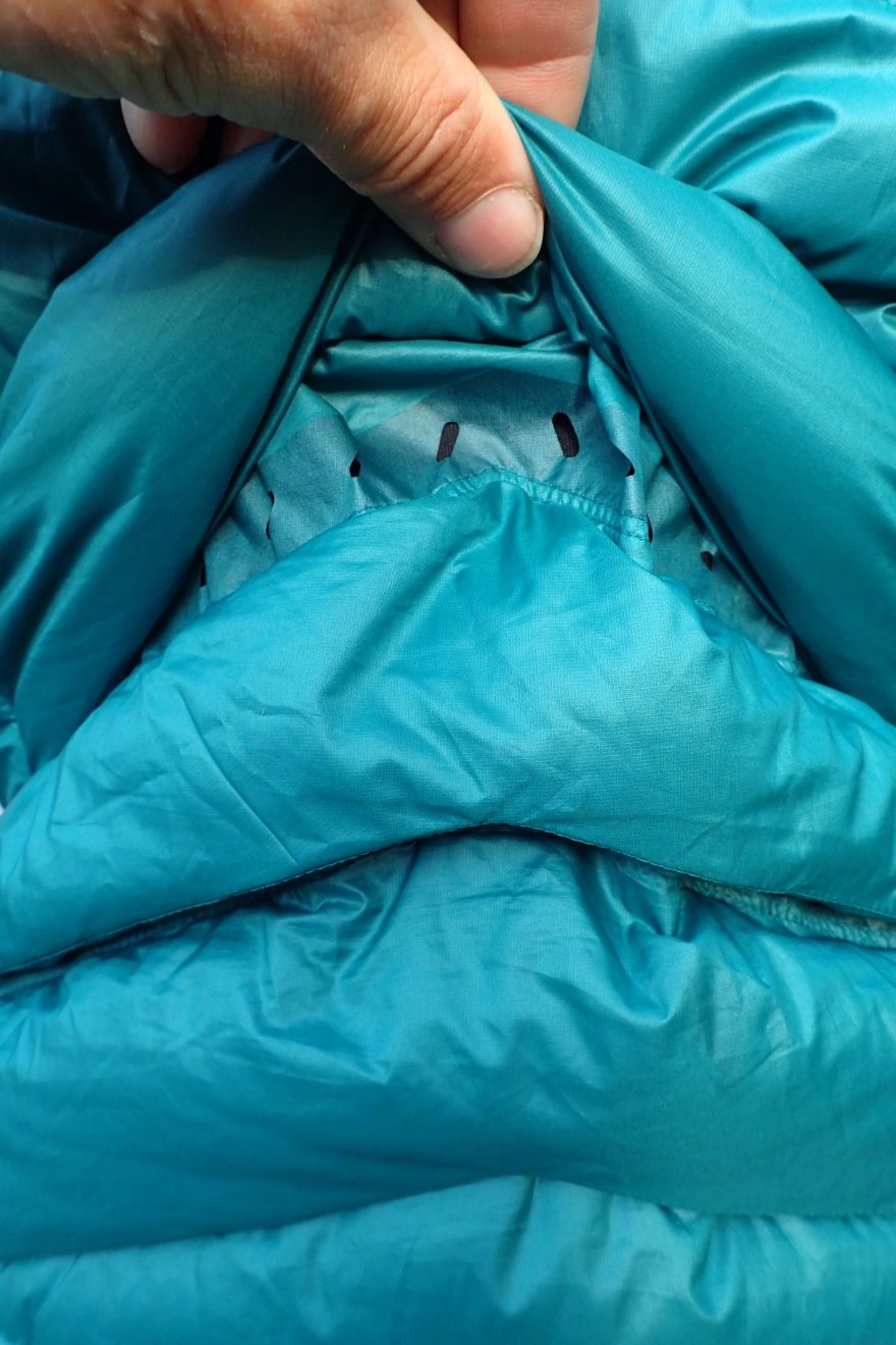 Ventilační otvory na zádech péřové bundy HH ODIN VEOR DOWN JACKET.