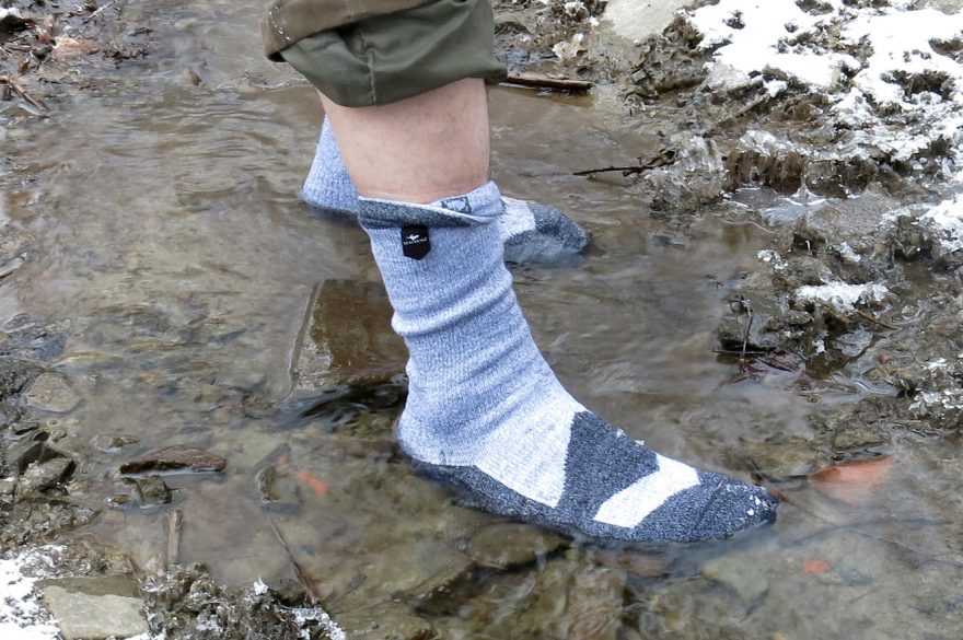 Ponožkám Sealskinz nevadí ani chůze na sněhu- nohy v nich zůstanou i nadále suché