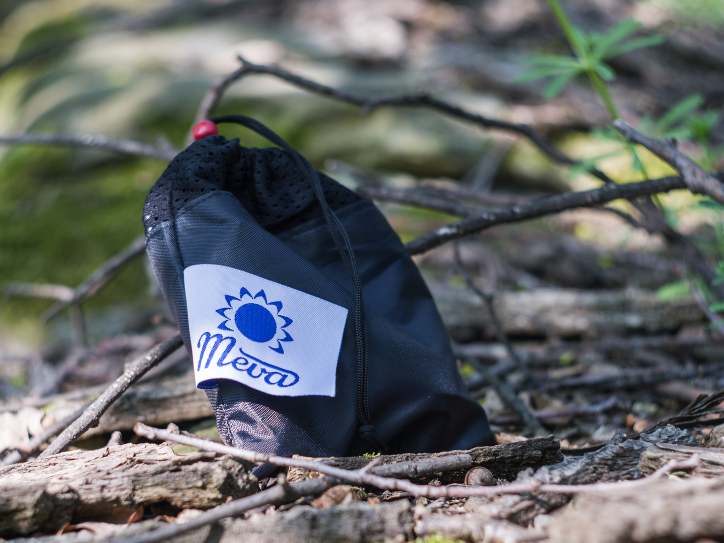 Kompaktní sáček pojme celý vařič, vrchní část je síťovaná a prodyšná