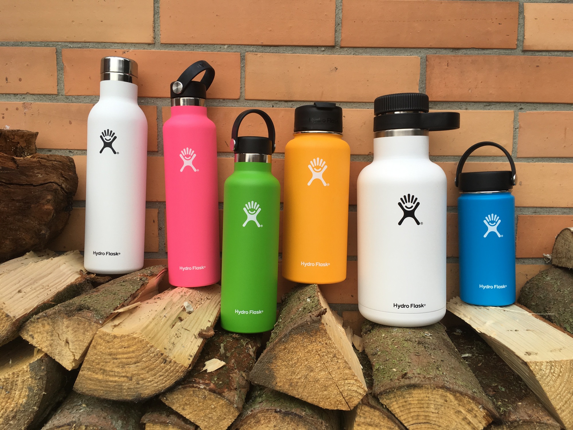 Variabilita lahví Hydro Flask tvarů u barev.
