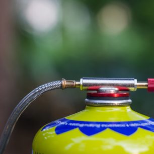 Velikost ventilu je opravdu kompaktní, proto je i jeho ovládání poněkud menší, je ale opatřeno praktickými vroubky