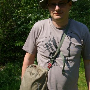 Vše nutné ve víku batohu lze vzít takto do letadla či autobusu.