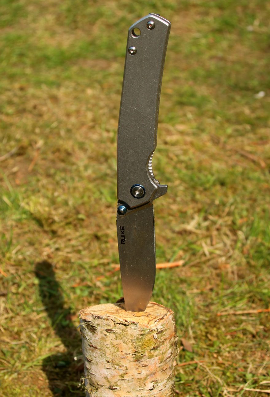 S nožem Ruike P801-SF lze štípat i malé kousky dřeva