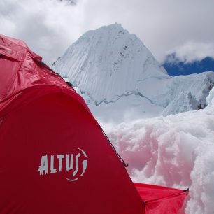 Altus nabízí stany ultralehké, membránové až expediční či speciální do base campů.