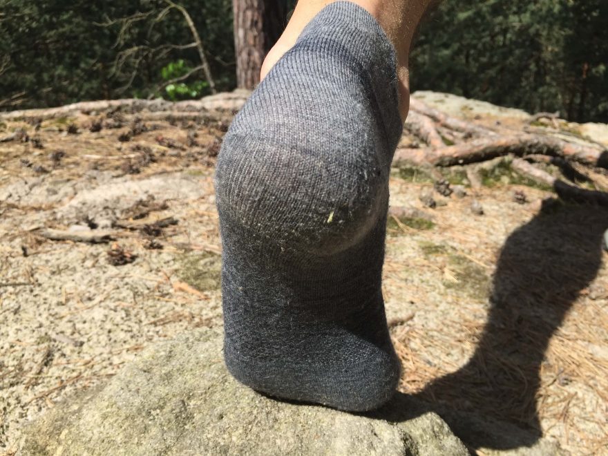 Vlna ponožek Injinji Performance 2.0 Run Nüwool Lightweightt je náchylná k poškození suchými zipy.