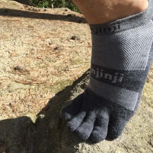 Zesílená oblast prstů u ponožek Injinji Performance 2.0 Run Nüwool Lightweight.