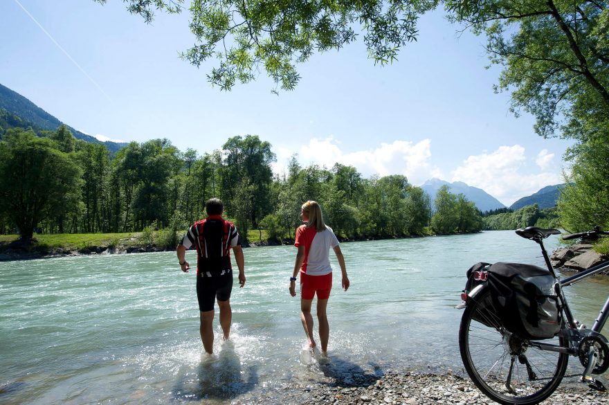 Osvěžit se po namáhavém dni v sedle kola můžete v teplých korutanských jezerech nebo v samotné řece Drávě. Korutany, Rakousko