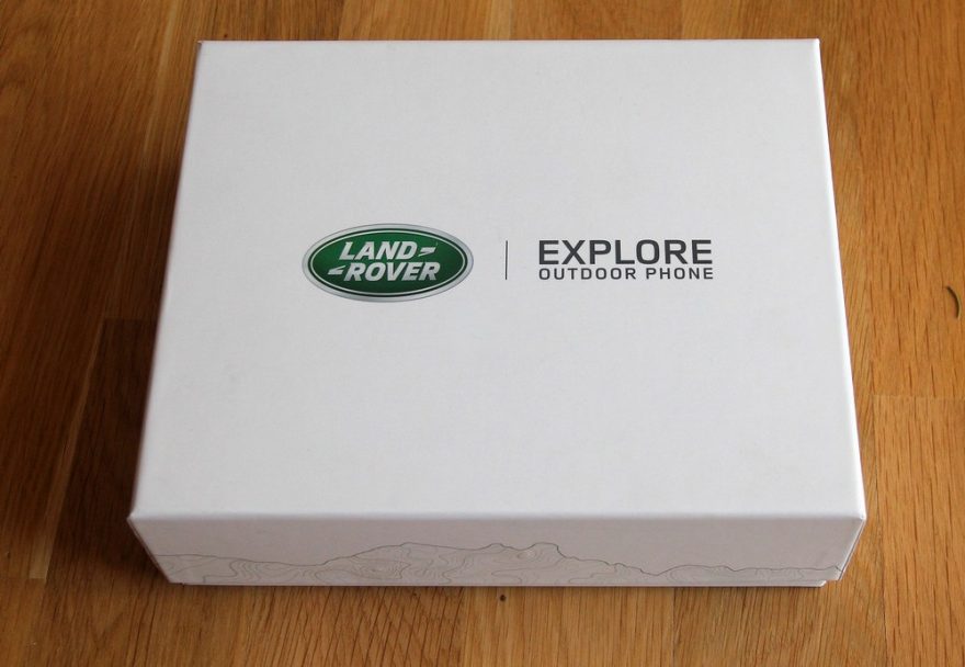 Slušivá krabice s telefonem Land Rover Explore a Adventure Packem